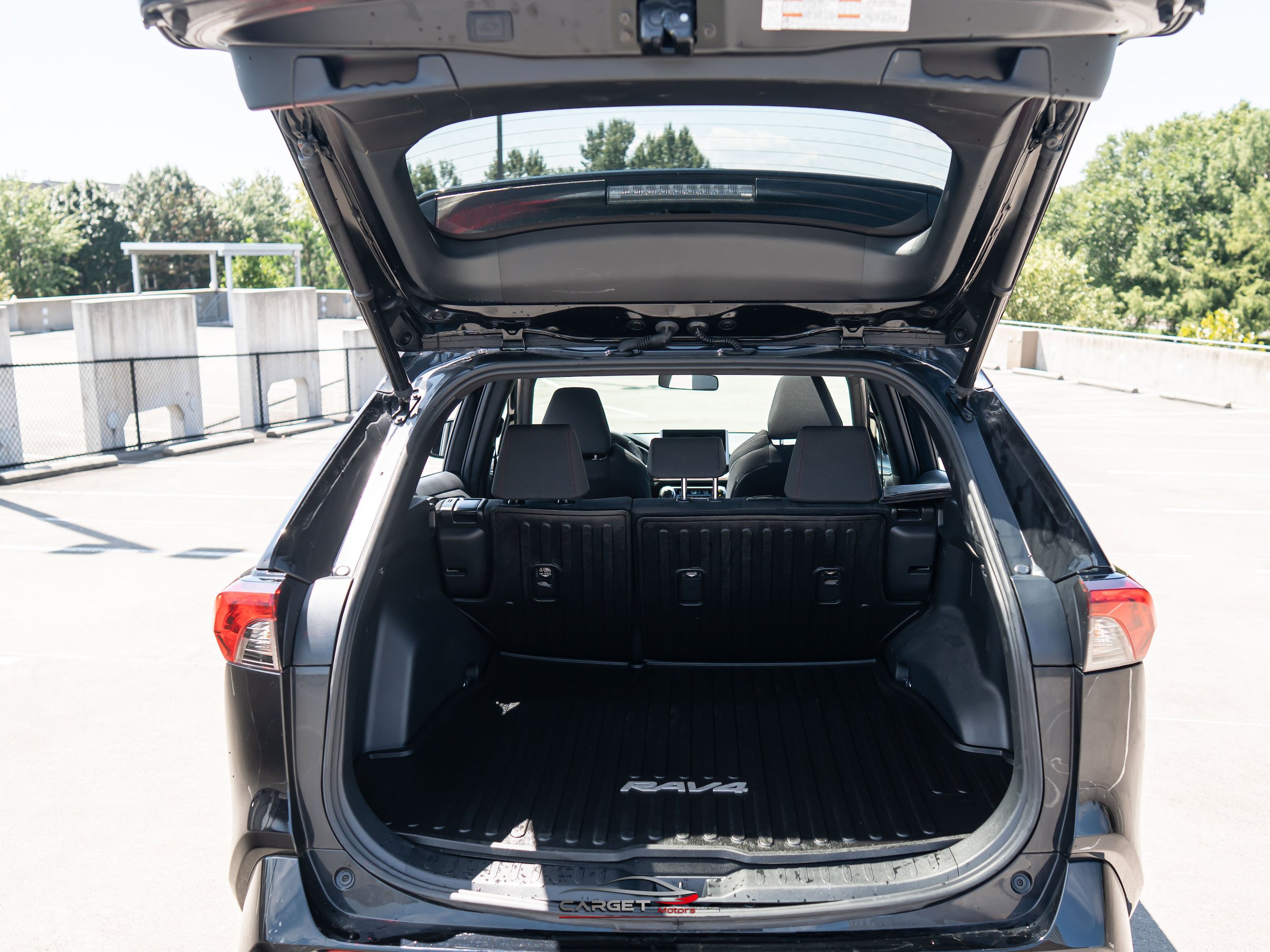 Used 2023 Toyota RAV4 SE w/ Weather & Moonroof Package AWD/4WD image 45