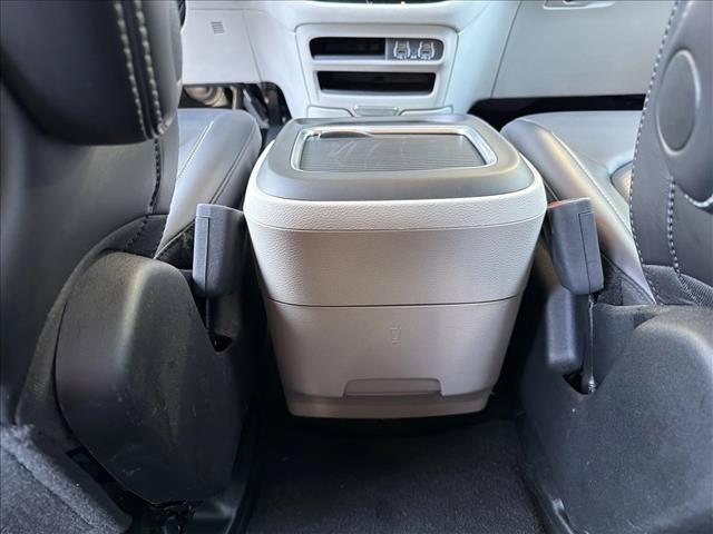 Used 2023 Chrysler Pacifica Touring-L FWD image 16
