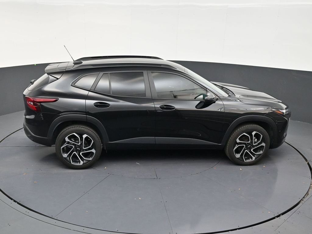 Used 2024 Chevrolet Trax RS FWD image 17
