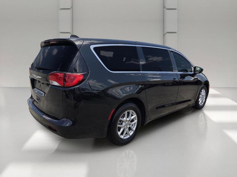 Certified 2023 Chrysler Voyager LX FWD image 5