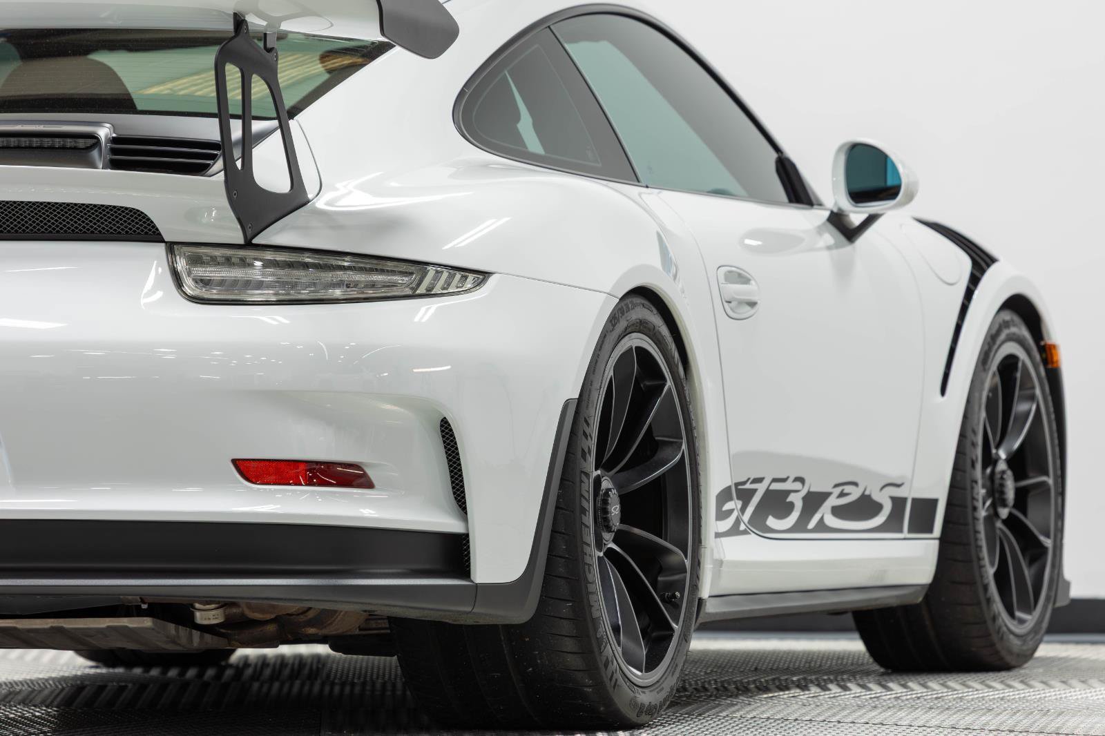 Used 2016 Porsche 911 GT3 RS RWD image 22