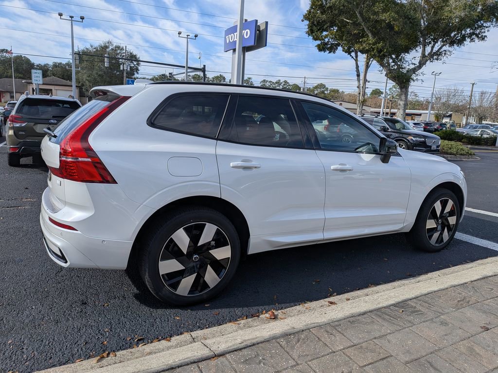 New 2024 Volvo XC60 T8 Plus w/ Protection Package Premier image 12