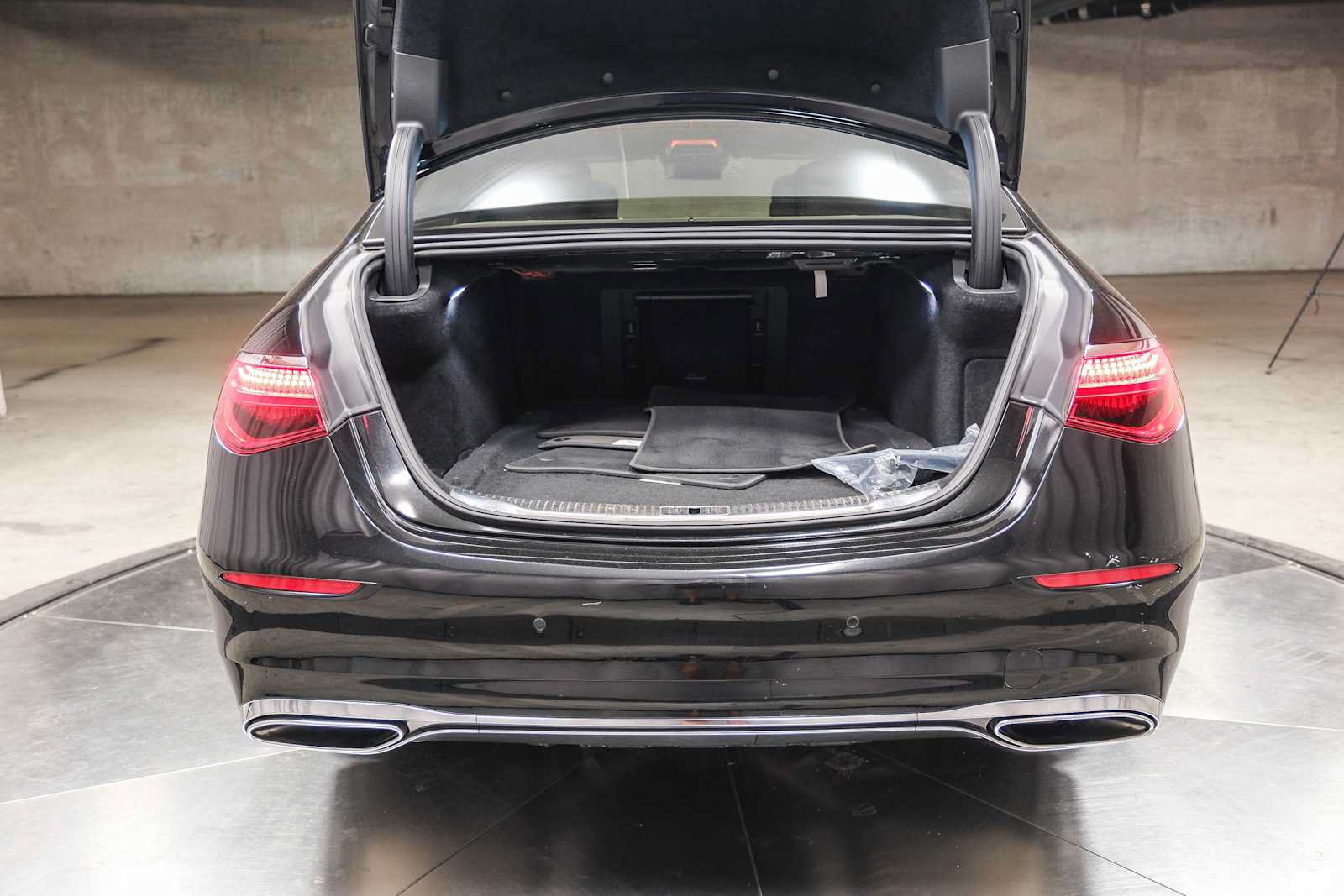 Certified 2023 Mercedes-Benz S 580e 4MATIC Sedan image 31