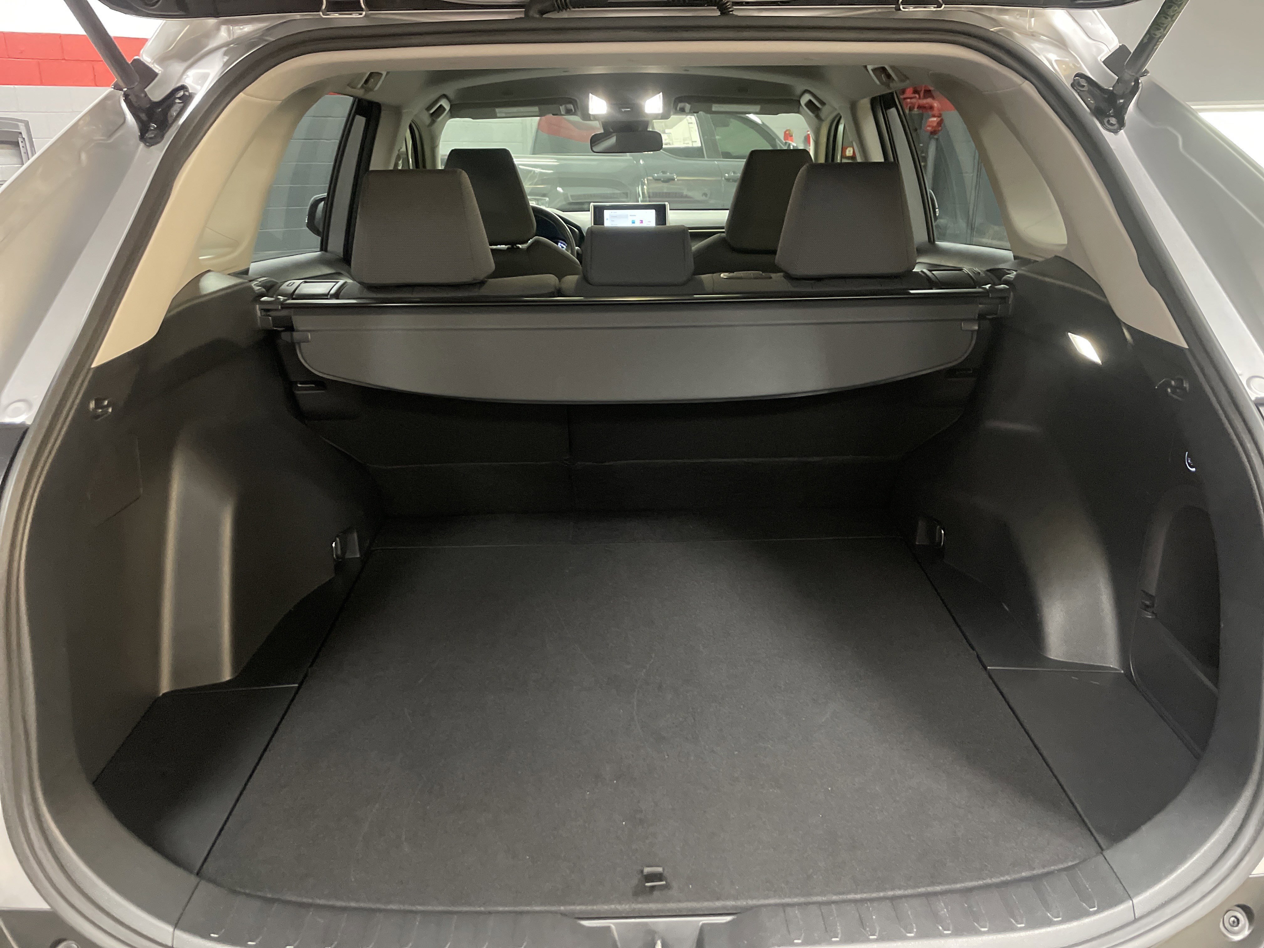 Used 2025 Toyota RAV4 XLE image 33