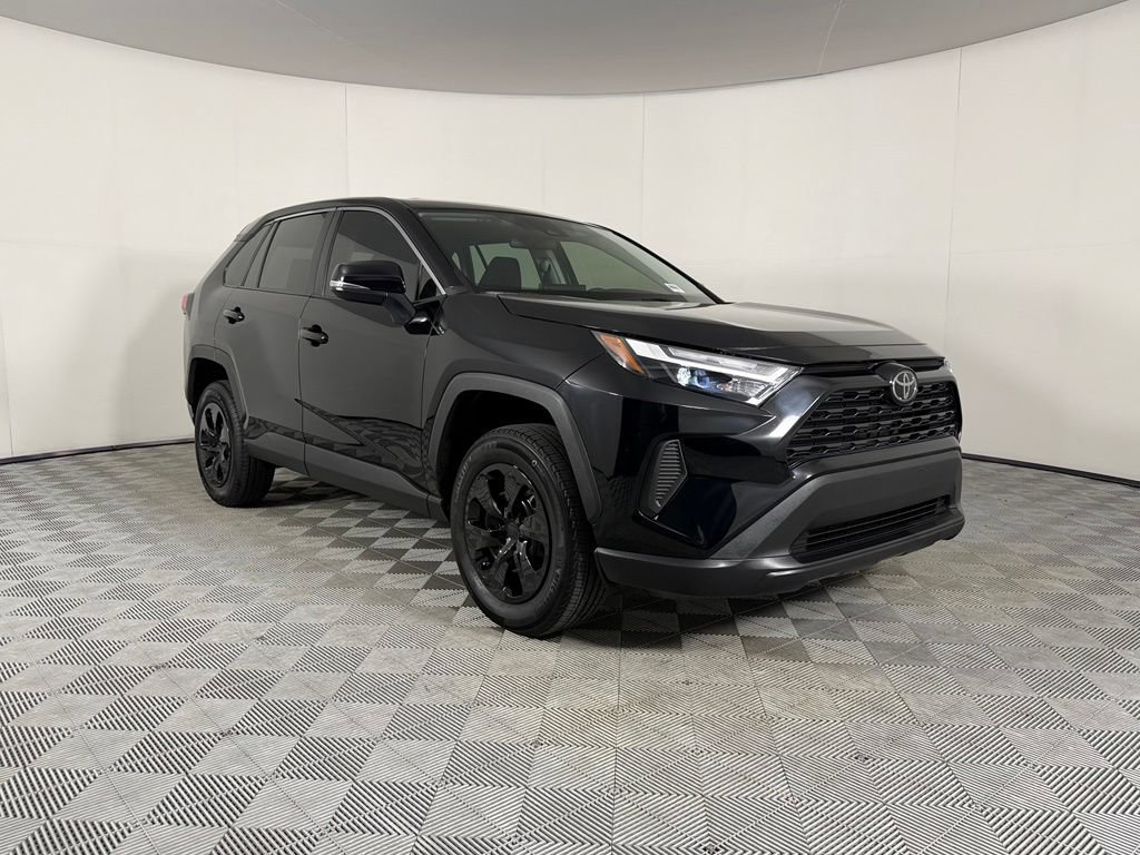 Used 2024 Toyota RAV4 LE FWD image 5