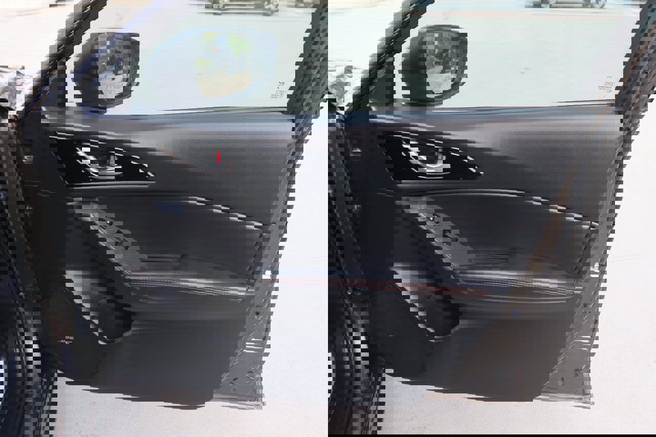 Used 2014 MAZDA MAZDA3 i Grand Touring image 10