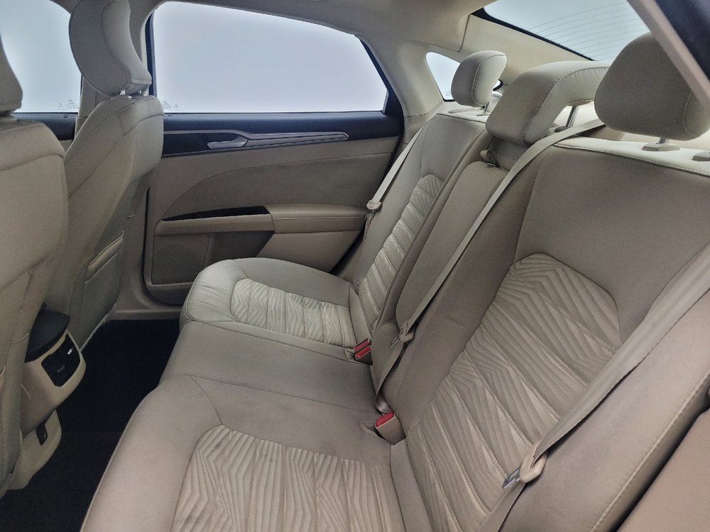 Used 2016 Ford Fusion SE image 18