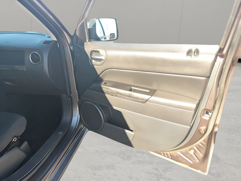 Used 2015 Jeep Patriot Latitude image 13