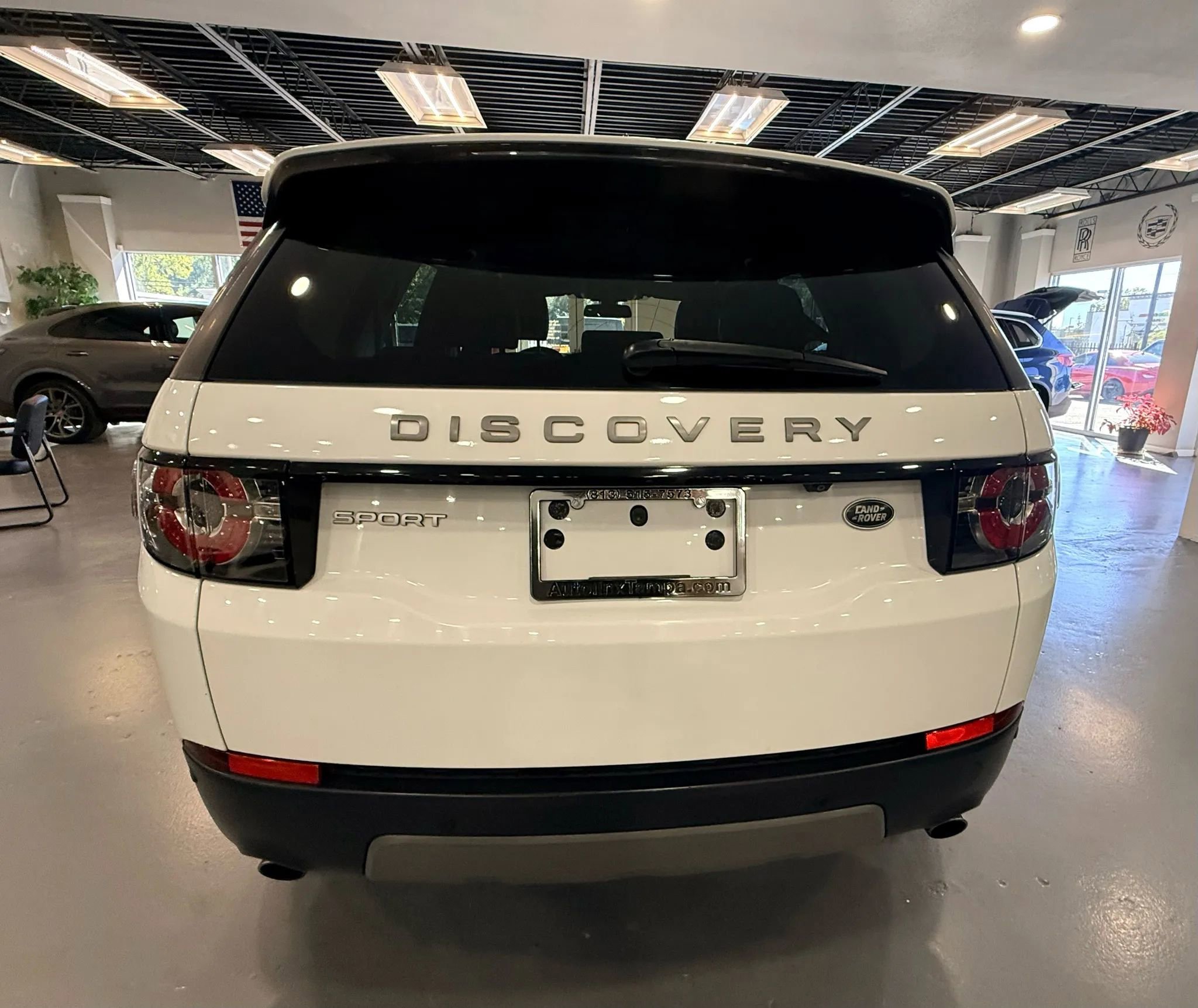 Used 2017 Land Rover Discovery Sport SE AWD/4WD image 5