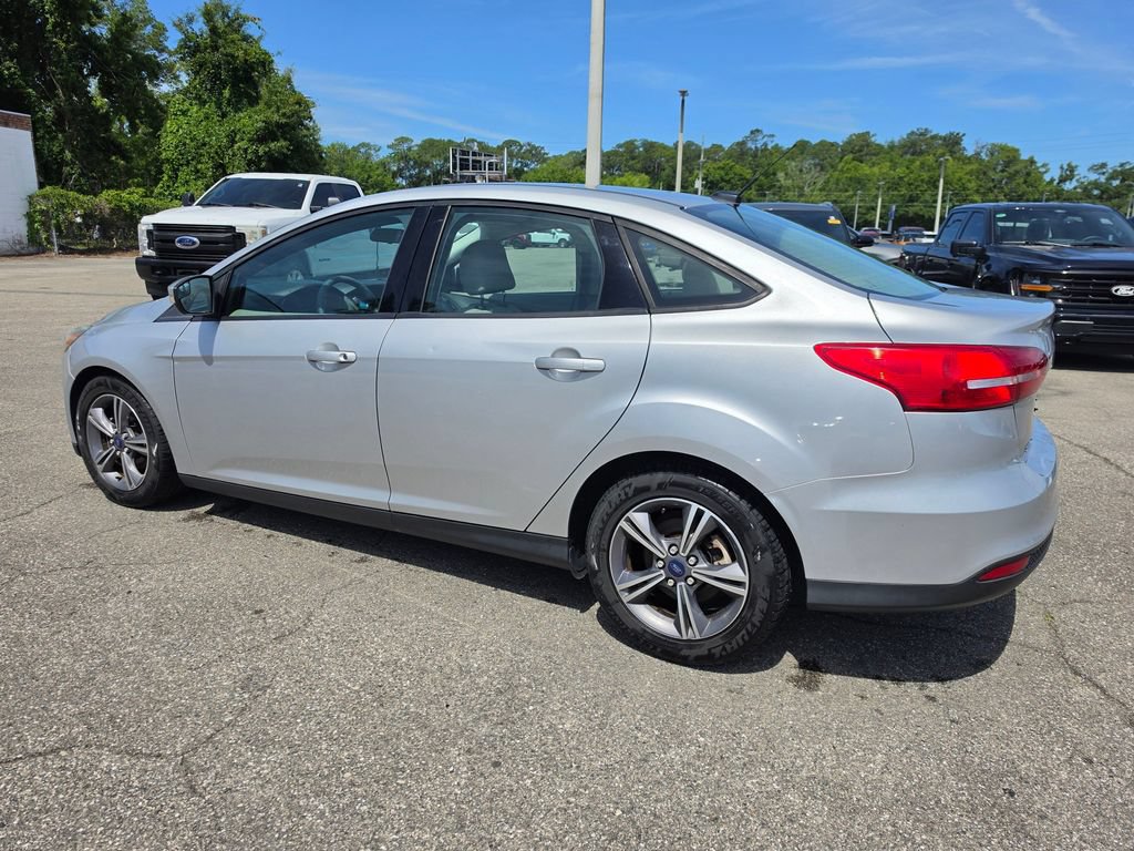 Used 2017 Ford Focus SE FWD image 2