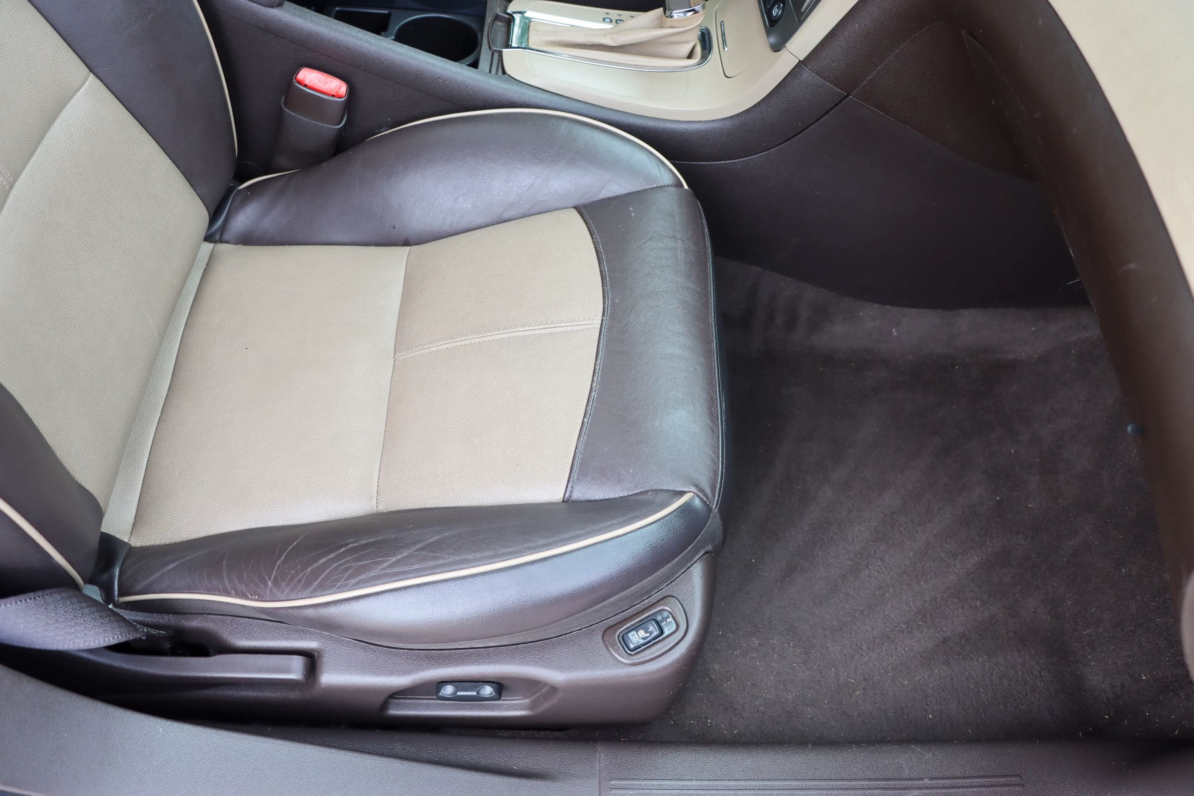 Used 2009 Chevrolet Malibu LTZ FWD image 22