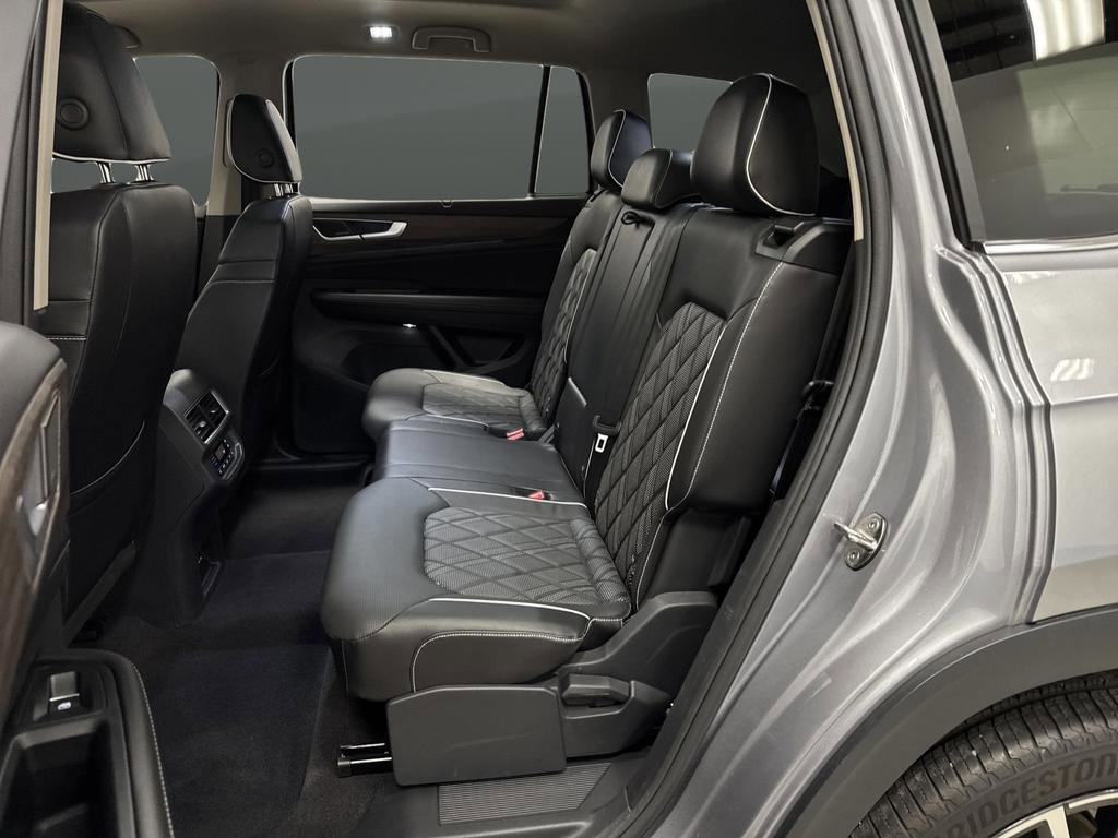 Used 2024 Volkswagen Atlas SEL Premium R-Line image 30