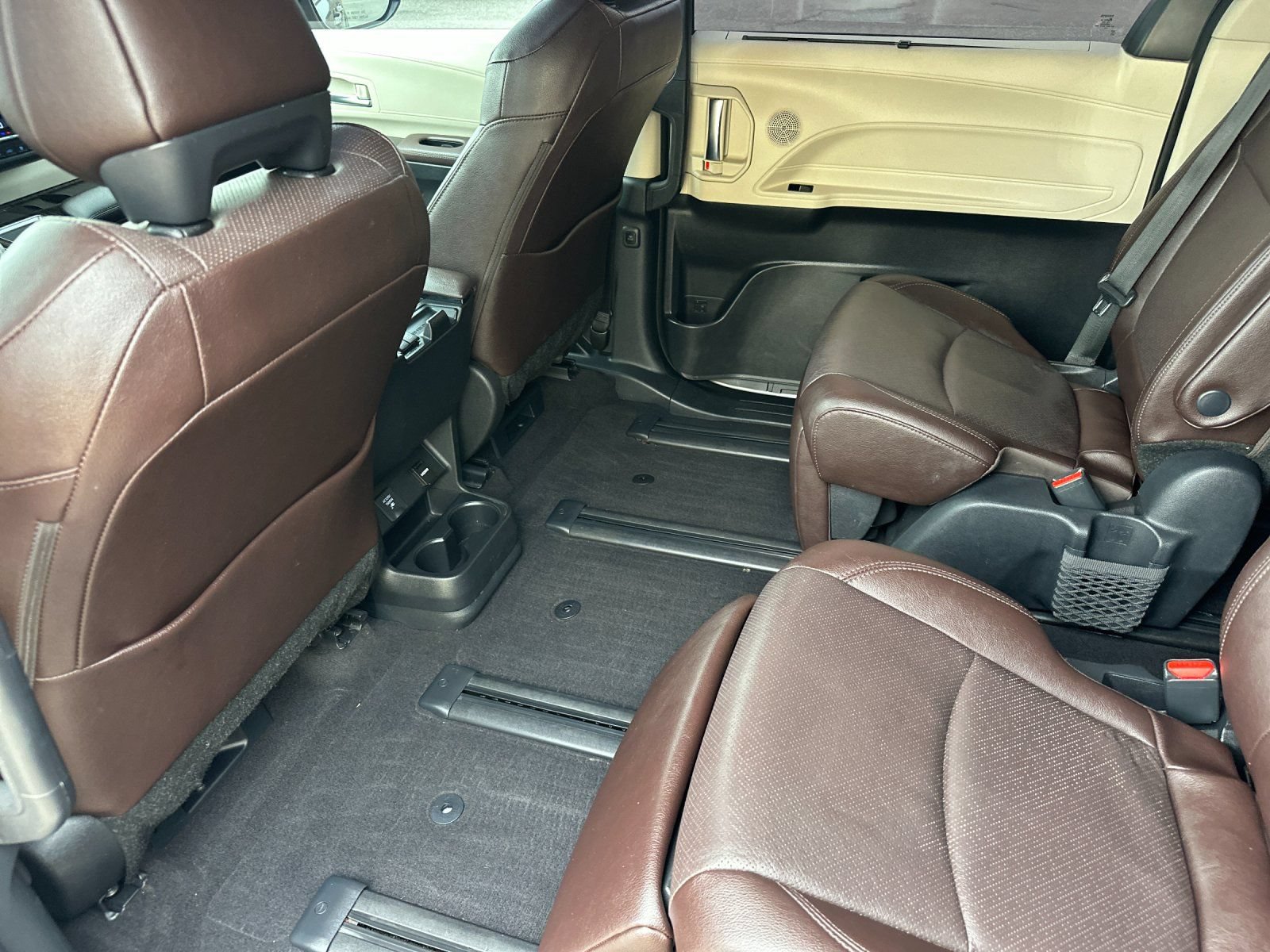 Used 2023 Toyota Sienna Platinum FWD image 16