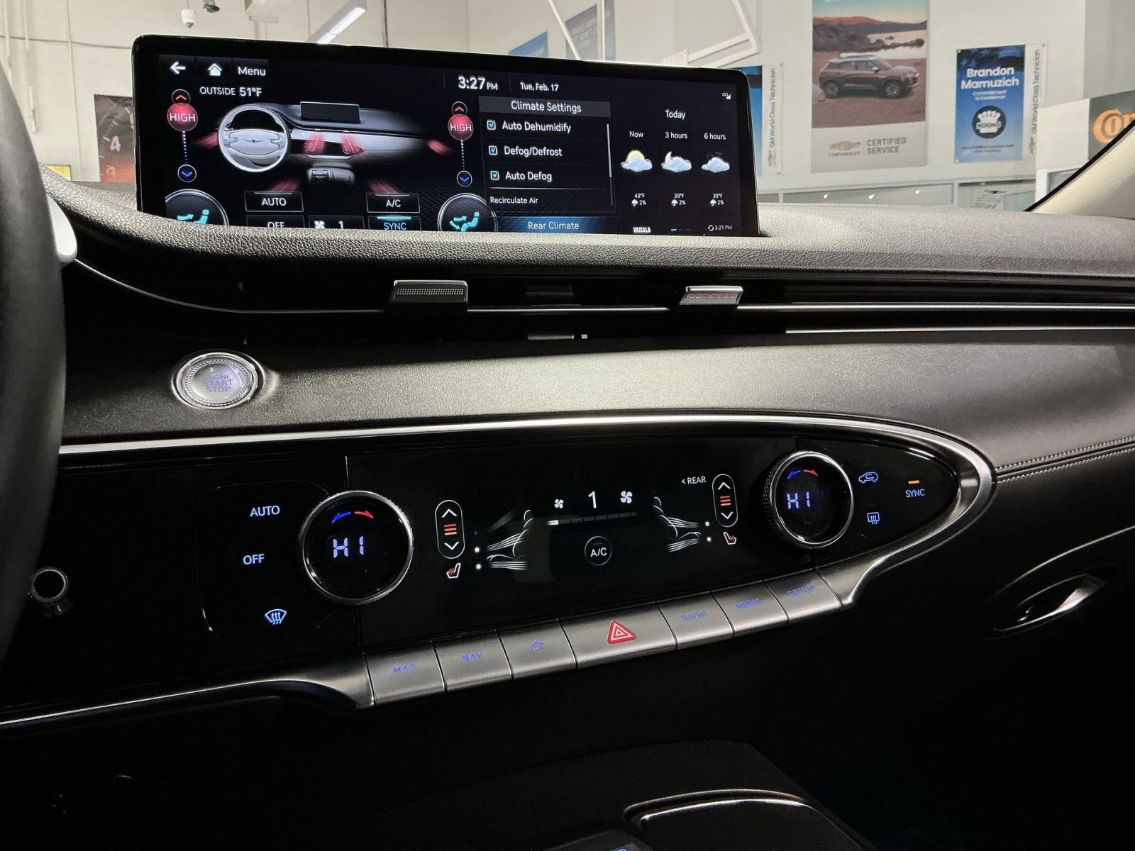 Used 2023 Genesis GV70 2.5T w/ Cargo Package image 29