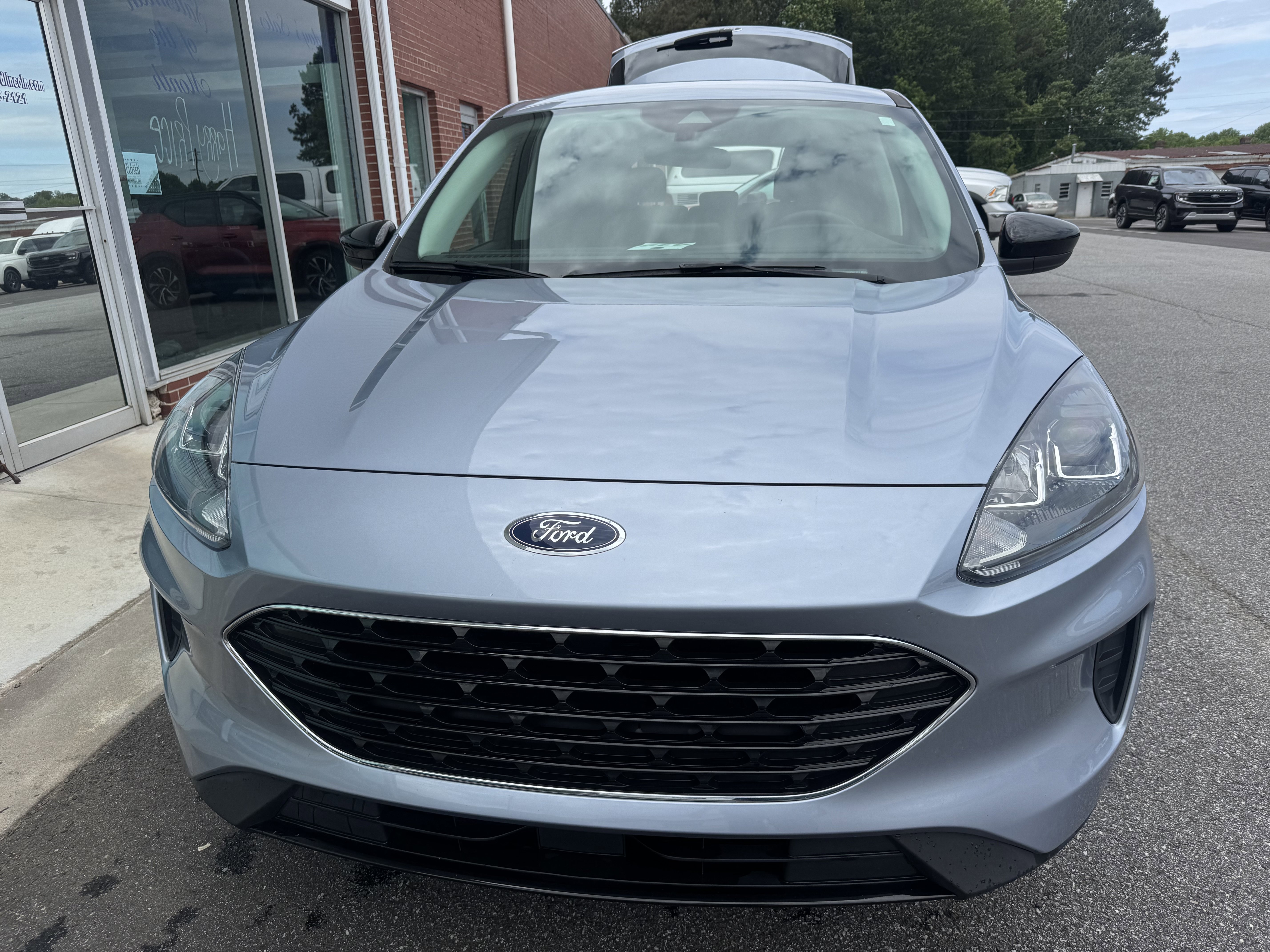 Used 2022 Ford Escape SE w/ SE Sport Appearance Package FWD image 4