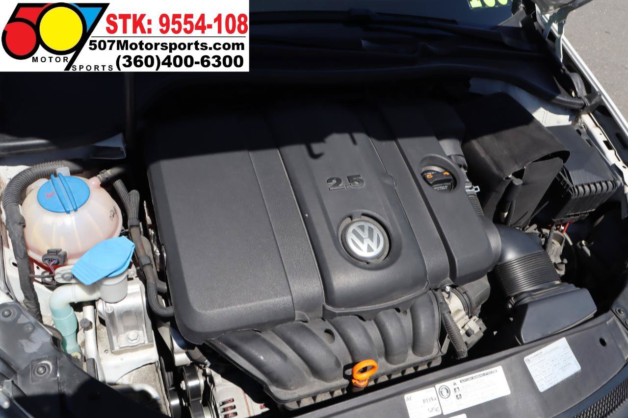 Used 2012 Volkswagen Golf 2-Door FWD image 21