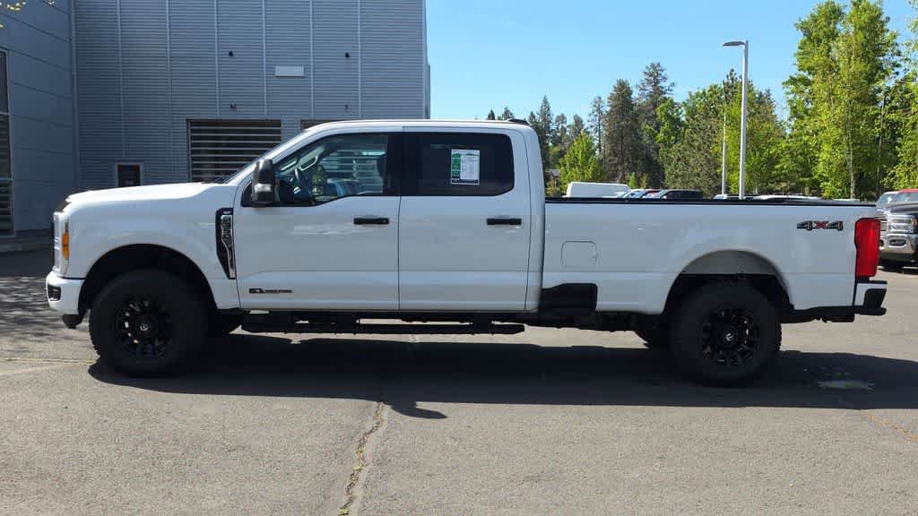 Used 2023 Ford F350 XLT AWD/4WD image 5