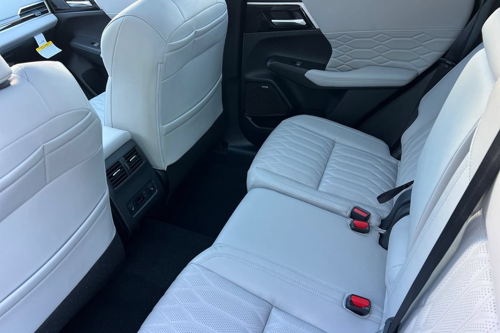New 2026 Mitsubishi Outlander SEL FWD image 13