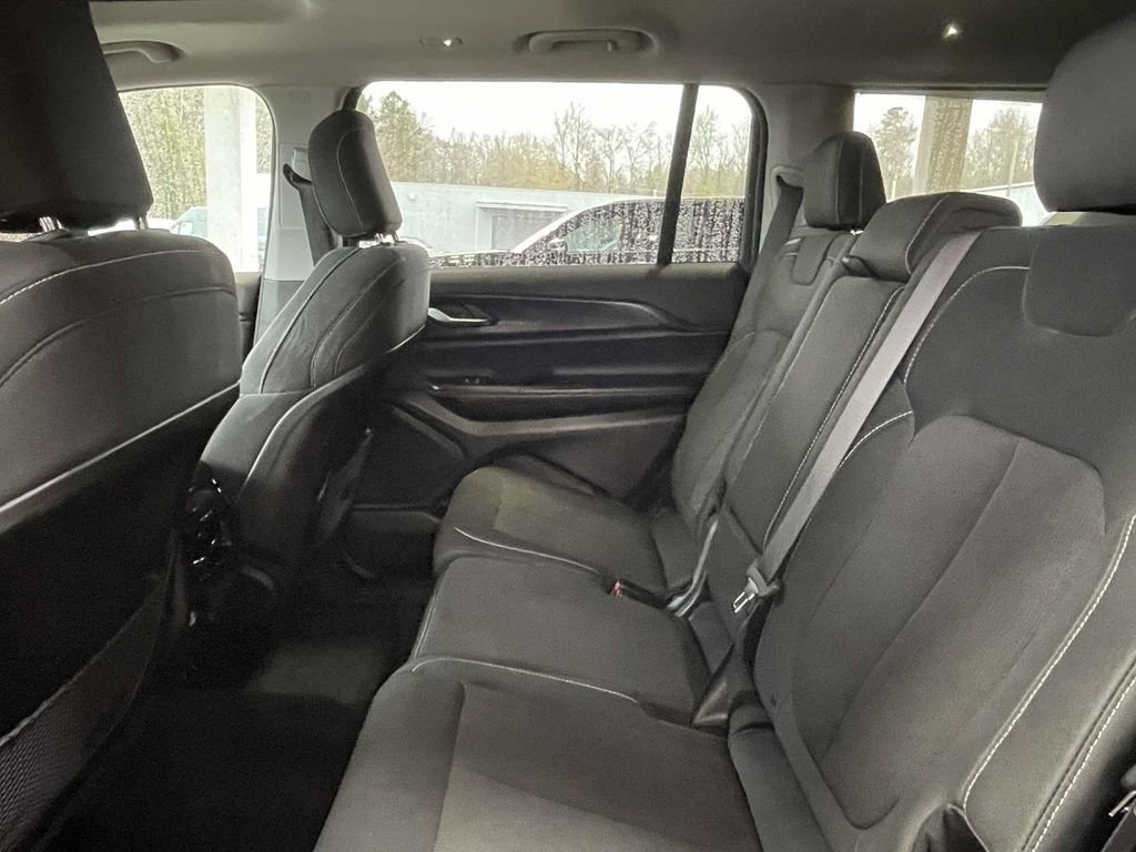 Used 2024 Jeep Grand Cherokee L Laredo image 19