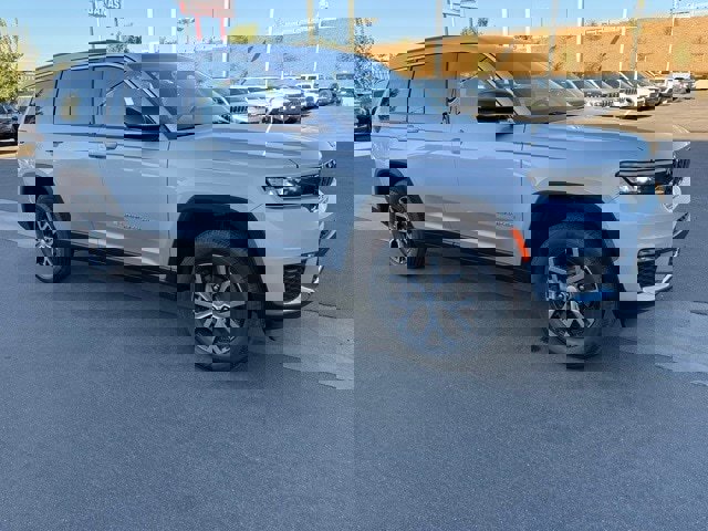 New 2025 Jeep Grand Cherokee L Limited w/ Trailer Tow Package image 8