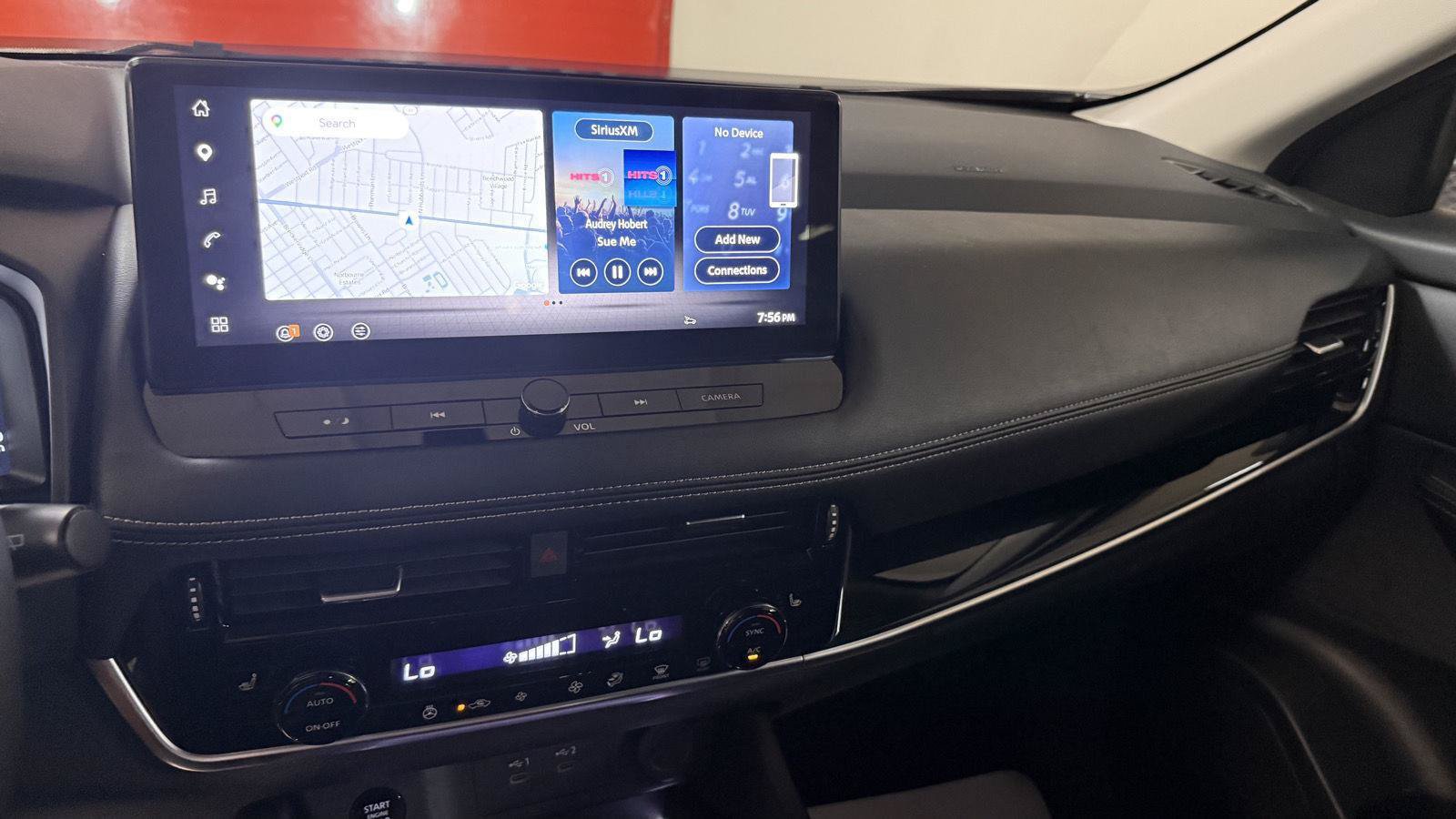 Used 2025 Nissan Rogue SL AWD/4WD image 11
