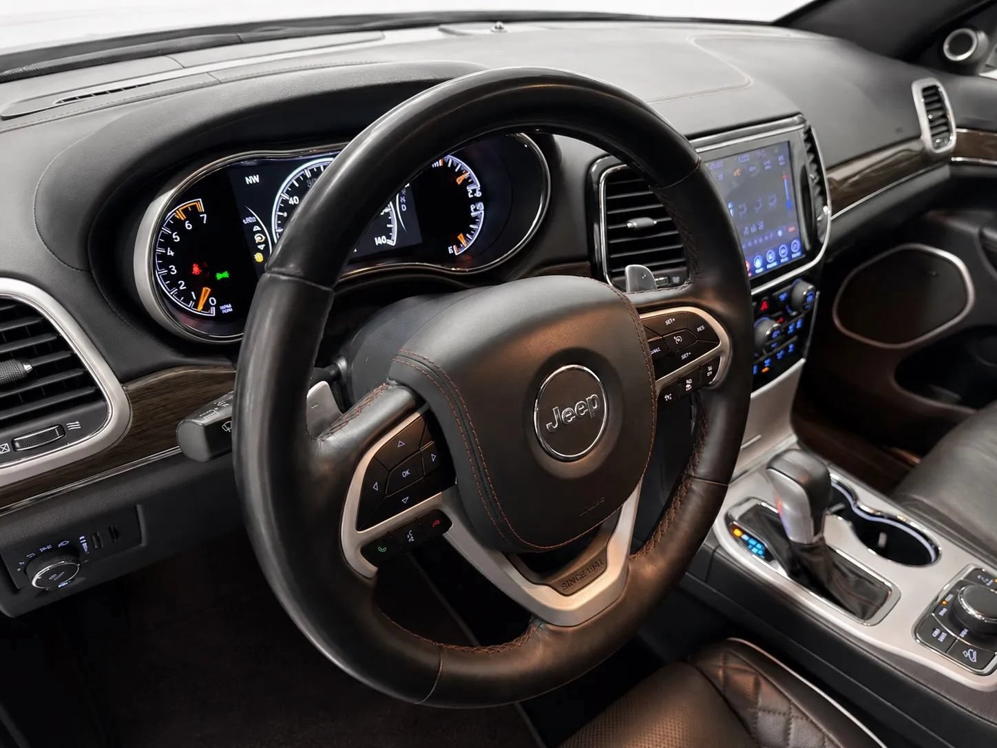 Used 2019 Jeep Grand Cherokee Summit AWD/4WD image 9