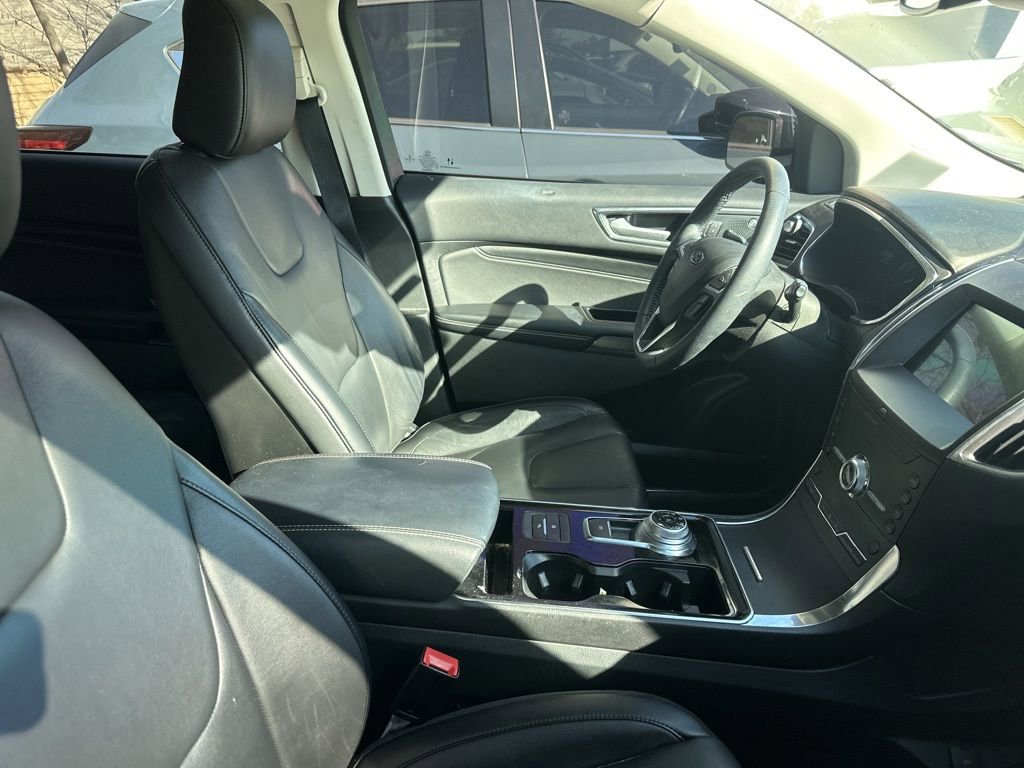 Used 2020 Ford Edge Titanium image 3