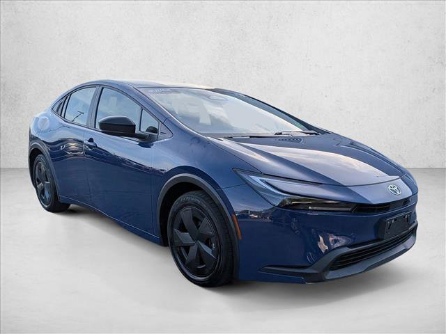 Used 2025 Toyota Prius LE image 3
