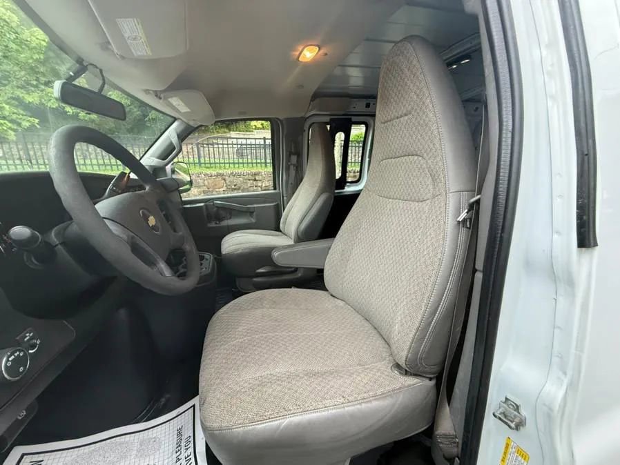 Used 2018 Chevrolet Express 2500 image 18