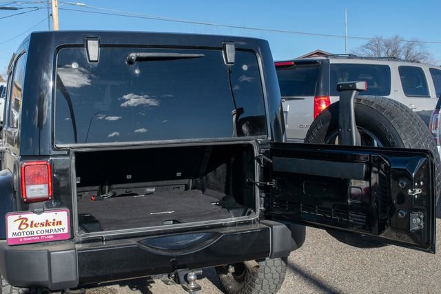 Used 2017 Jeep Wrangler Unlimited Sahara w/ Connectivity Group image 17