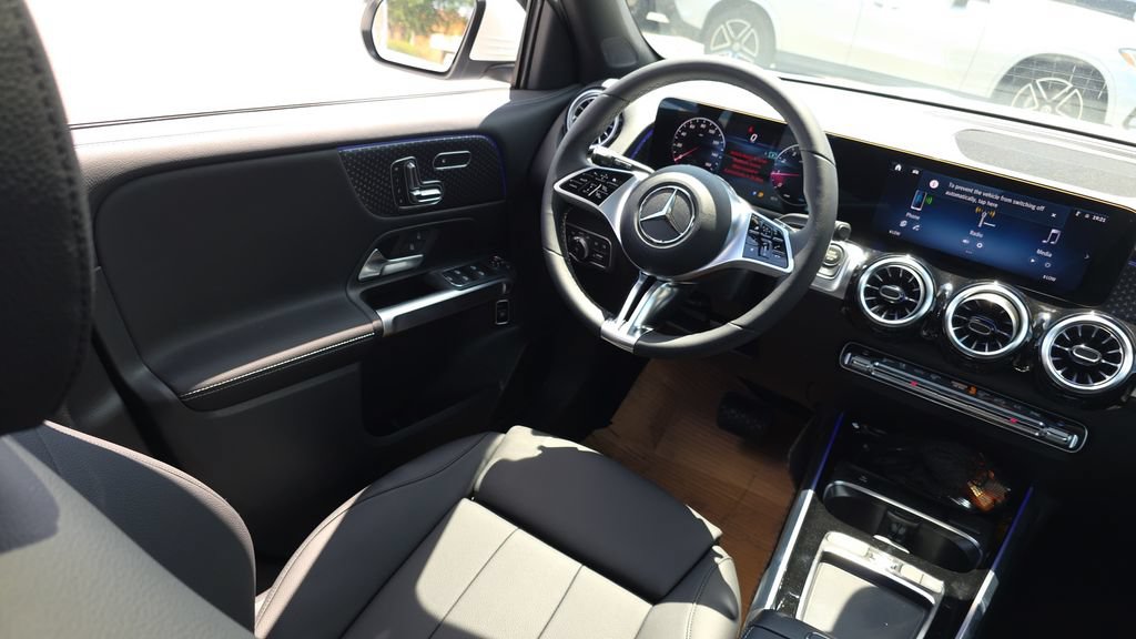New 2026 Mercedes-Benz GLB 250 image 28