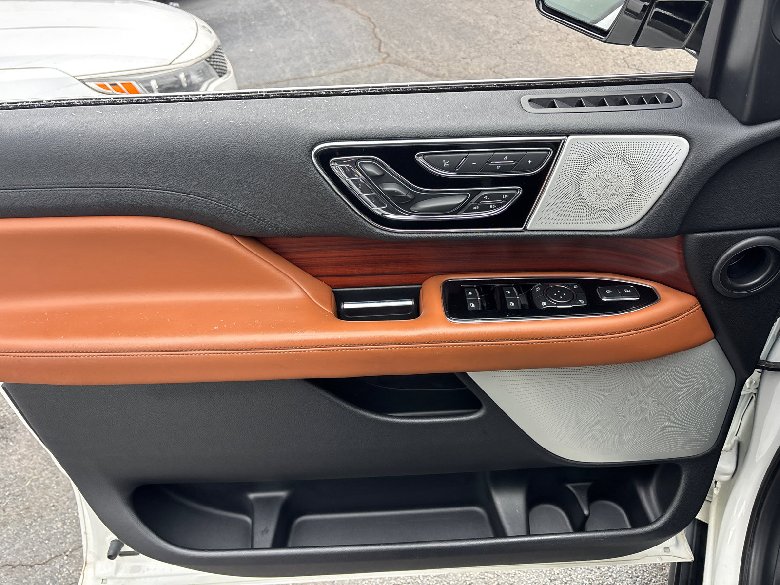 Used 2021 Lincoln Navigator L Reserve image 11