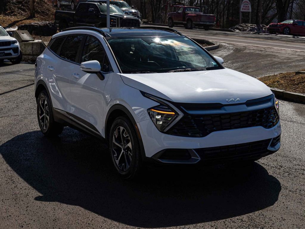 Used 2025 Kia Sportage EX w/ Premium Package image 3