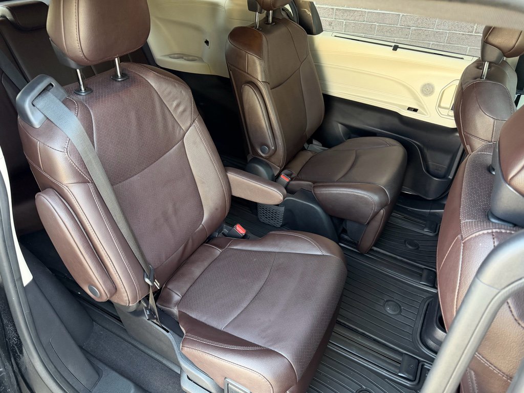 Used 2022 Toyota Sienna Platinum w/ Protection Package (TMS) image 24