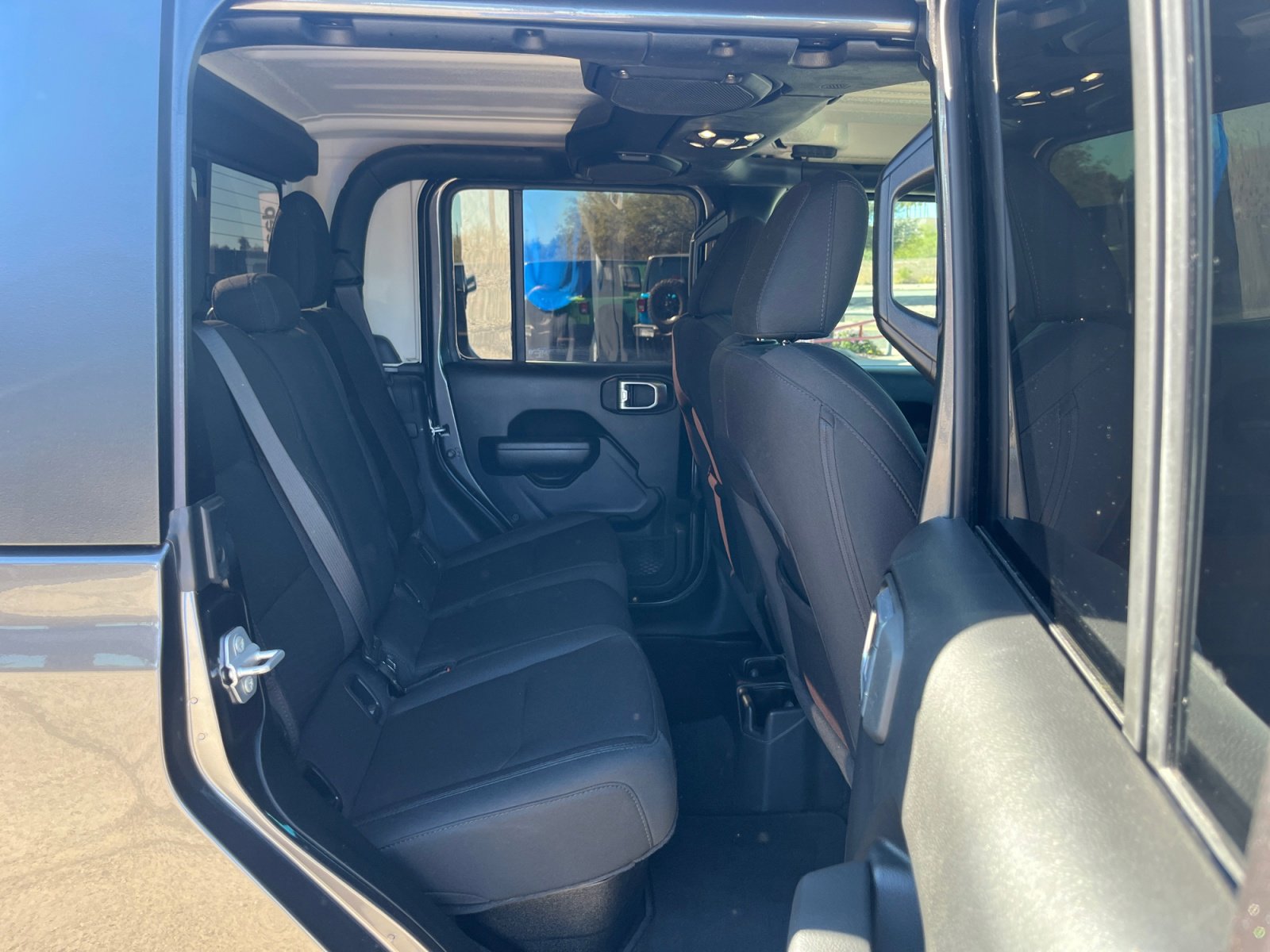 Used 2022 Jeep Gladiator Sport image 18