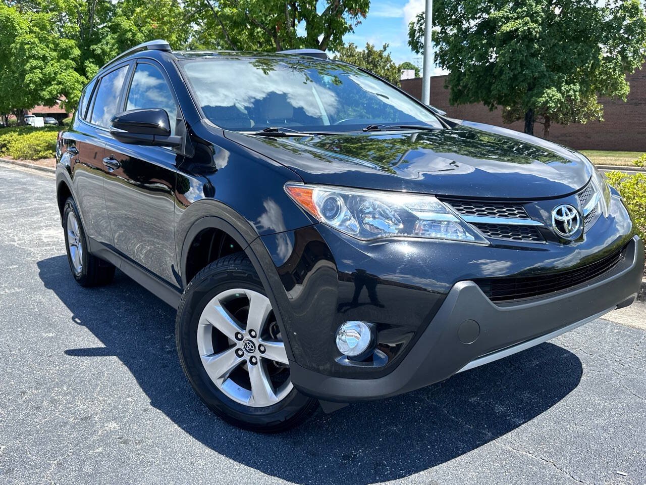 Used 2015 Toyota RAV4 XLE FWD image 2