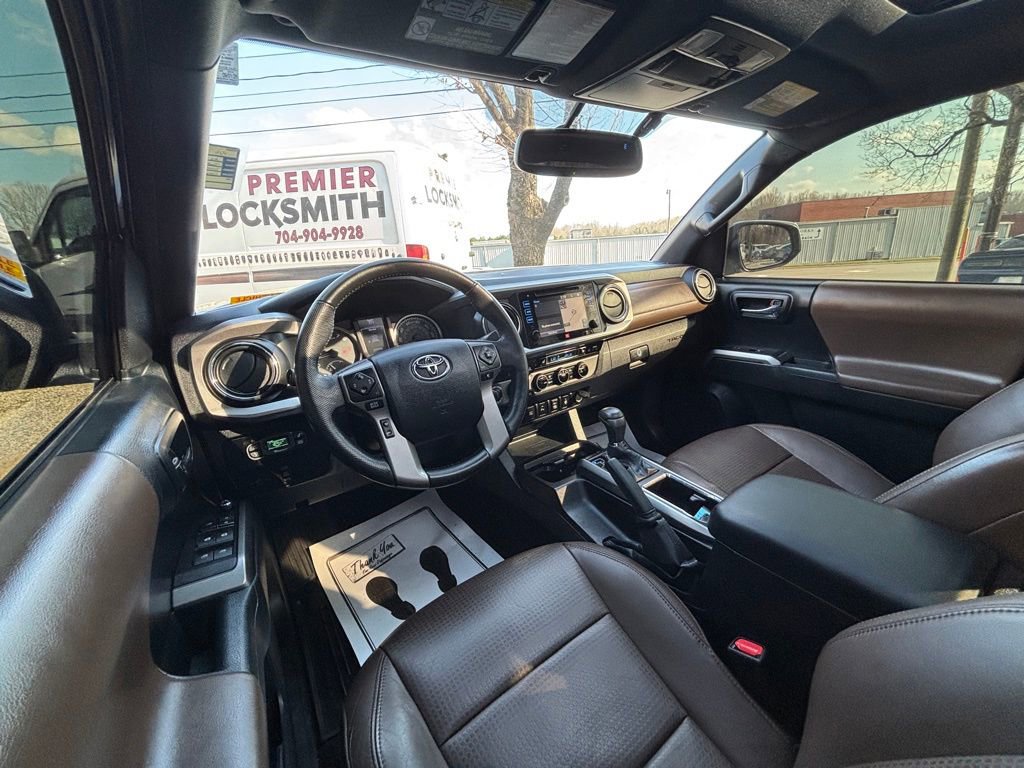 Used 2016 Toyota Tacoma Limited w/ Exterior Package image 13