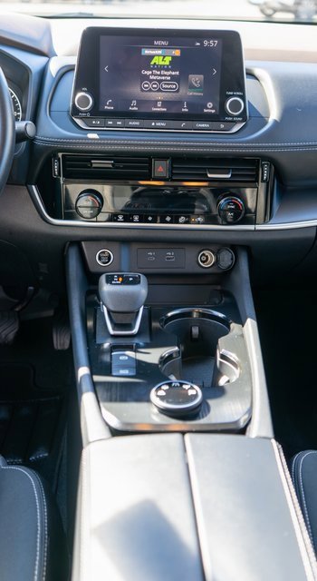 Used 2022 Nissan Rogue SV image 17