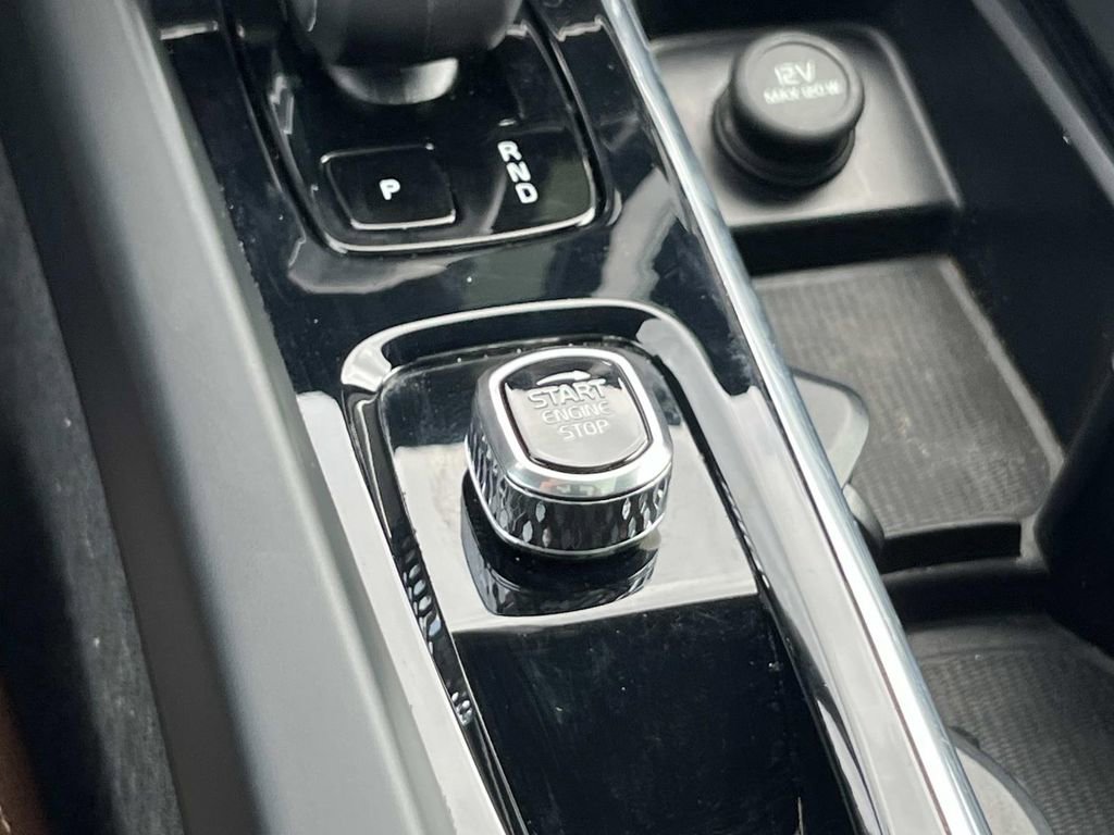 Used 2023 Volvo XC60 B5 Plus w/ Protection Package Premier image 36