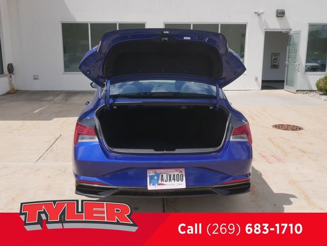 Used 2022 Hyundai Elantra Limited FWD image 15
