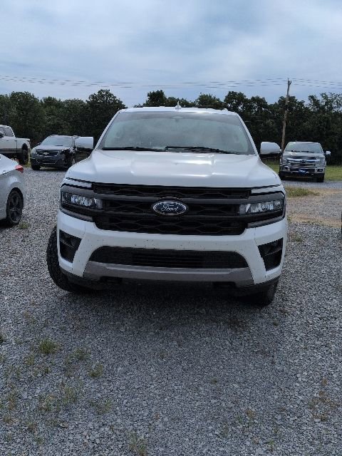 Used 2022 Ford Expedition XLT AWD/4WD image 2