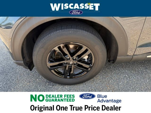 Certified 2022 Ford Explorer XLT w/ Equipment Group 202A image 28