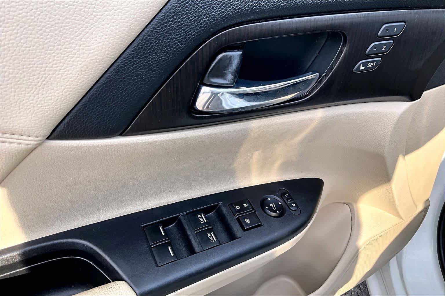 Used 2015 Honda Accord EX-L image 32