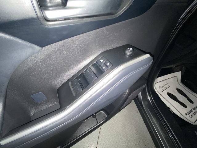 Used 2025 Toyota Highlander XLE AWD/4WD image 13