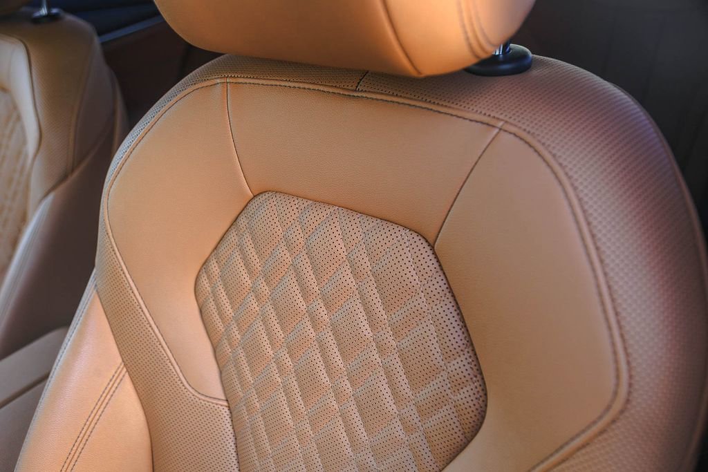 Certified 2023 BMW 530e w/ Convenience Package RWD image 22