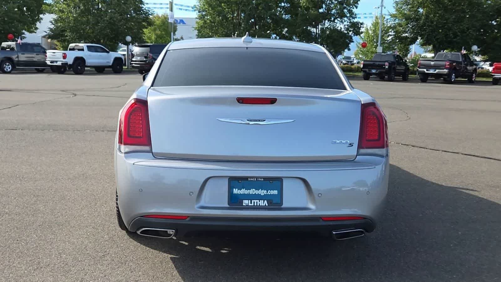 Used 2018 Chrysler 300 S w/ 300S Premium Group 2 RWD image 7