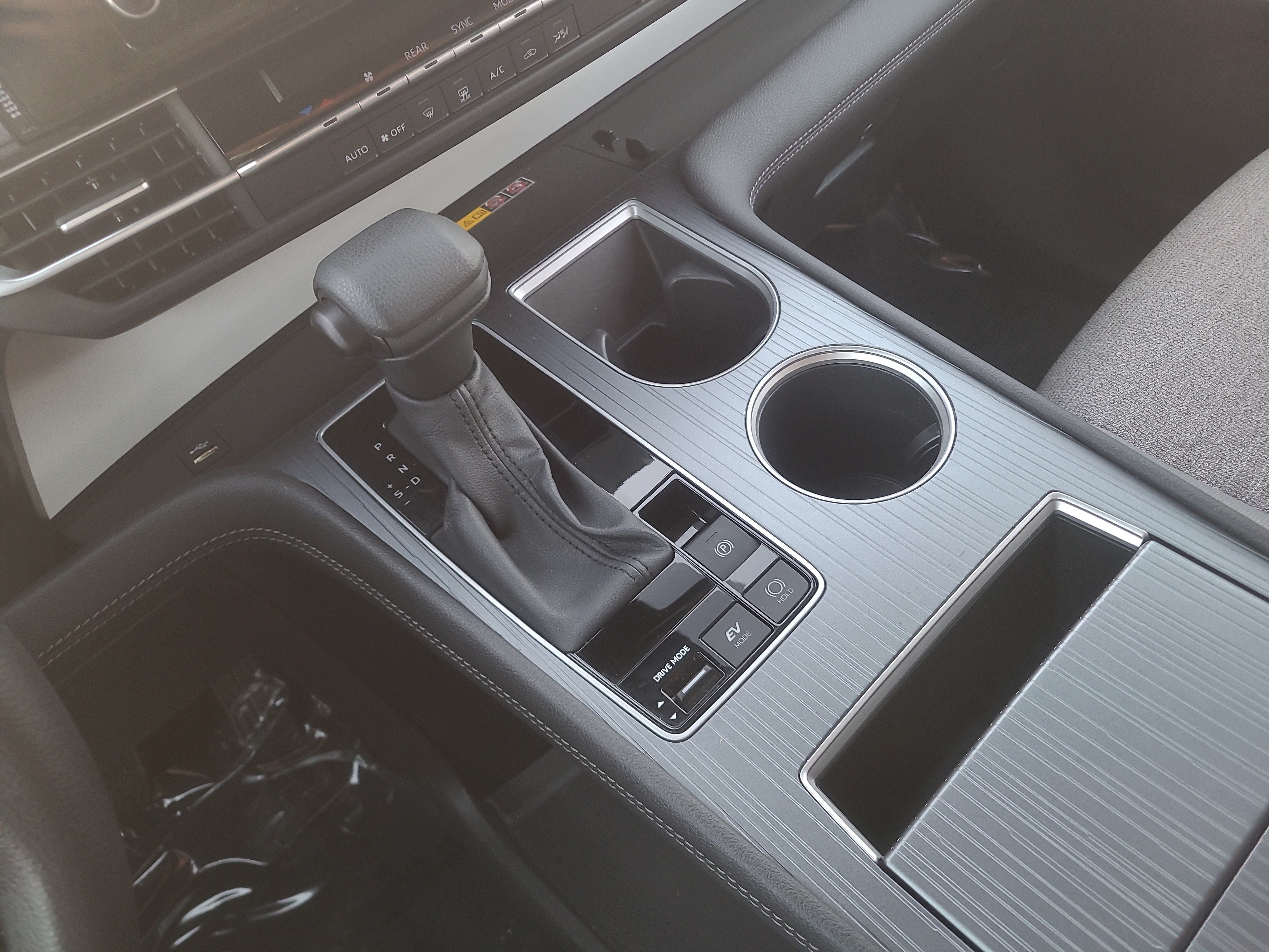 Certified 2025 Toyota Sienna LE FWD image 20