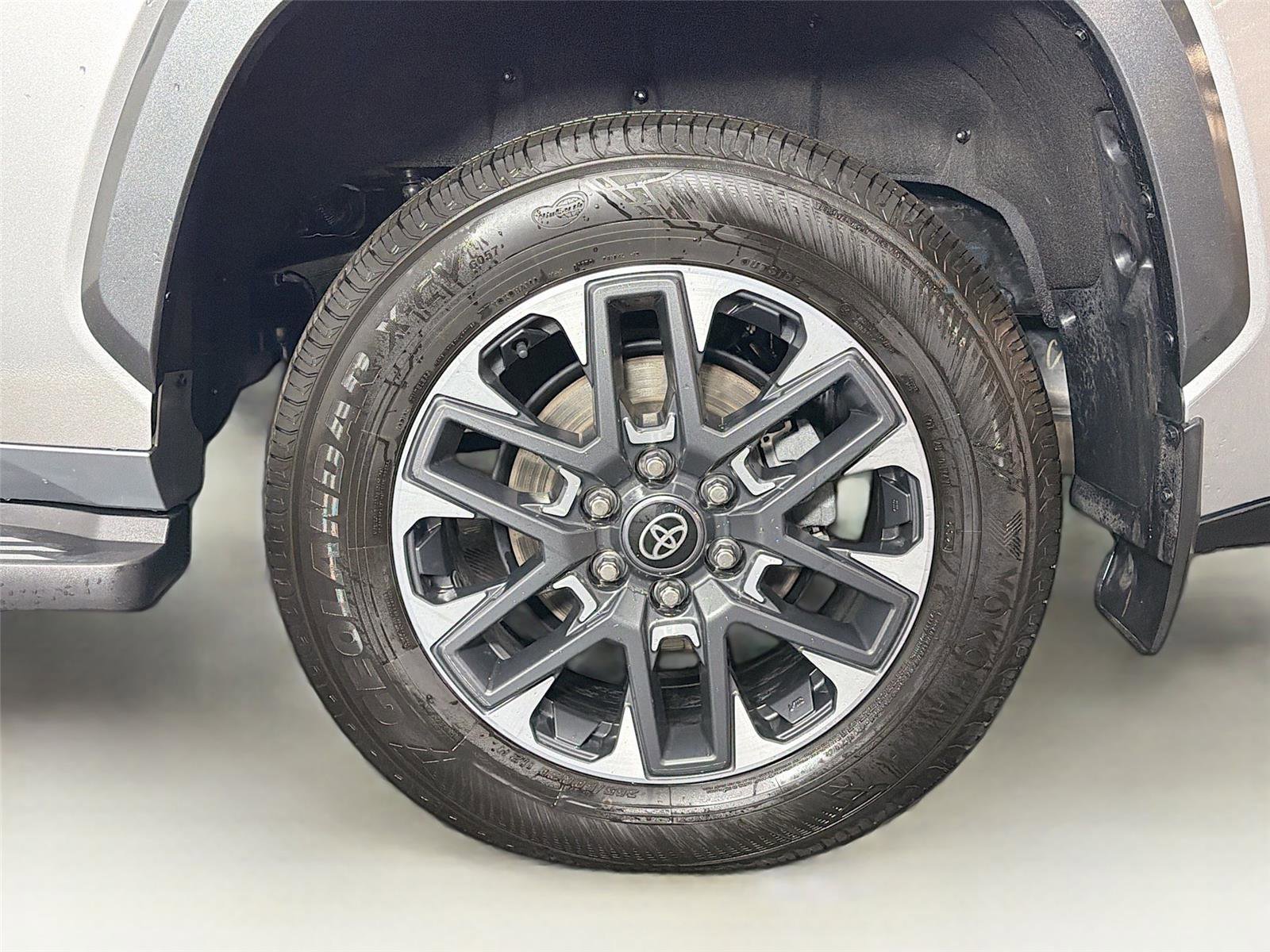 Used 2025 Toyota Sequoia Limited AWD/4WD image 32