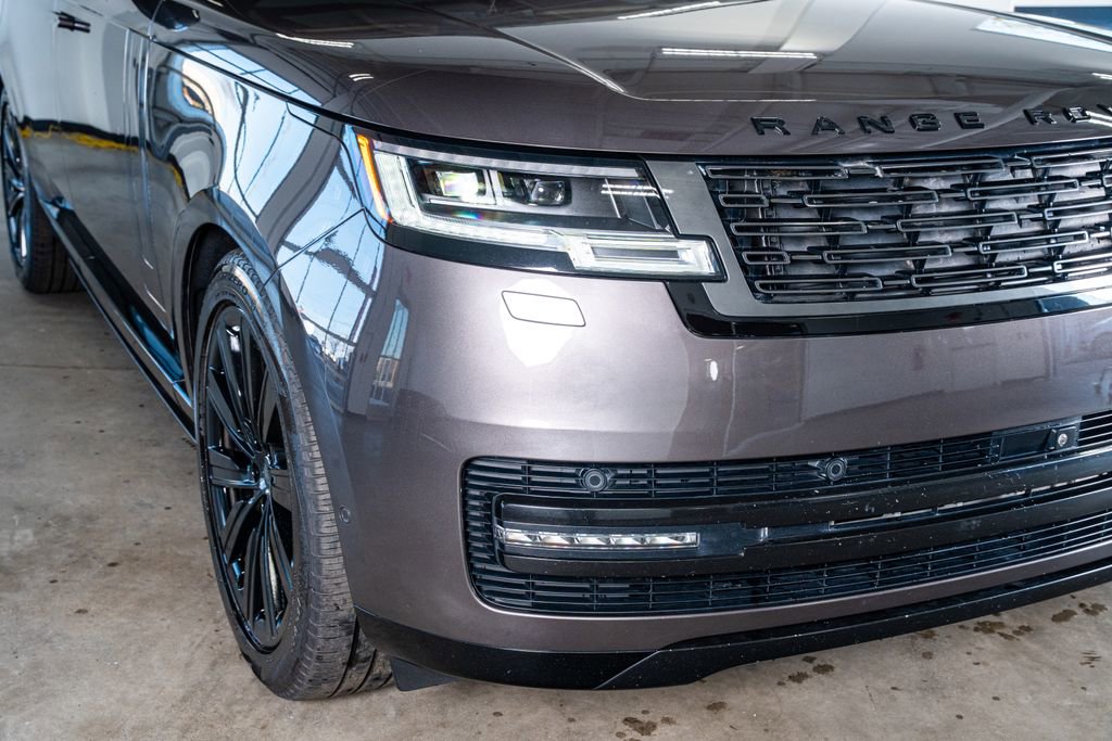 Used 2023 Land Rover Range Rover Long Wheelbase SE image 18
