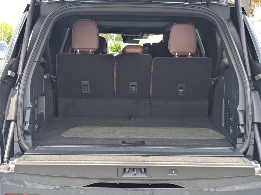 New 2026 Lincoln Navigator L Reserve AWD/4WD image 13